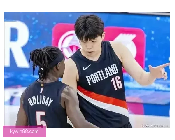 斯普利特称杨瀚森已无需每场带翻译 但仍有许多提升空间