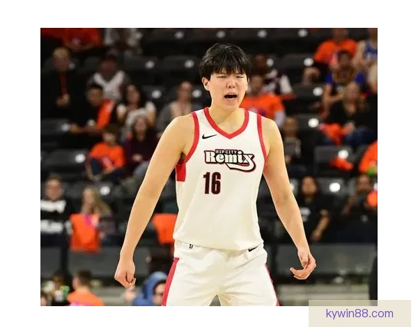 斯普利特赞杨瀚森进步显著 从季初时间减少到成长为更好球员